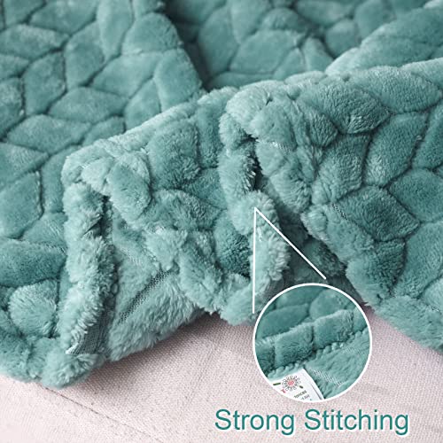 Exclusivo Mezcla Large Flannel Fleece Throw Blanket, 127x178 CM Sofa Throws, Soft Jacquard Weave Leaves Pattern Throws for Sofa, Celadon Blanket