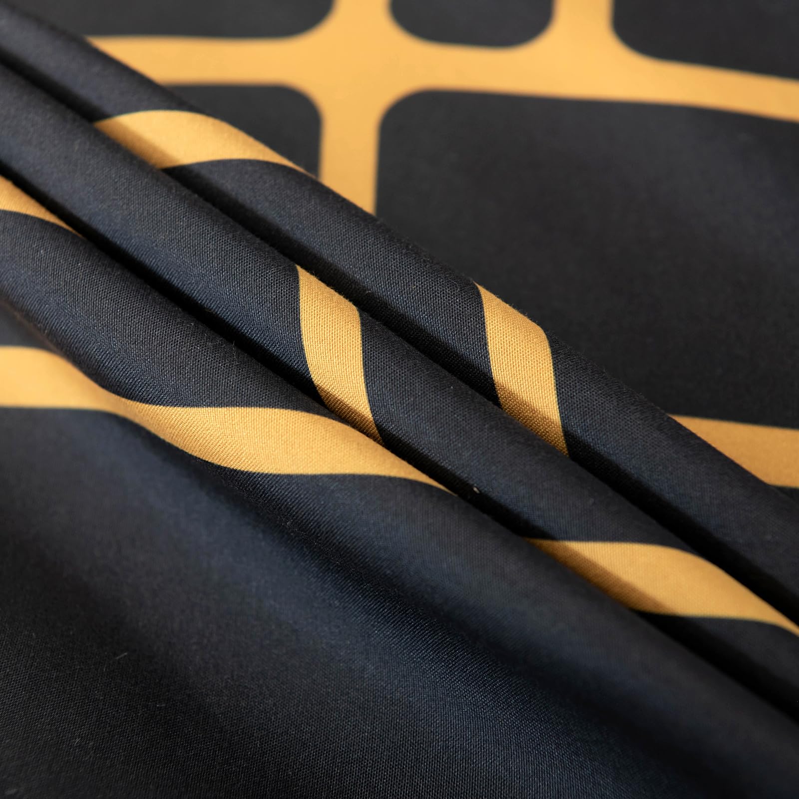 Pamposh King Size Duvet Cover Sets Reversible Bedding 3 Pcs With Zipper Closure Ultra Soft Anti Allergic Non Iron Luxury Microfiber (Black, King (220 x 230 cm))