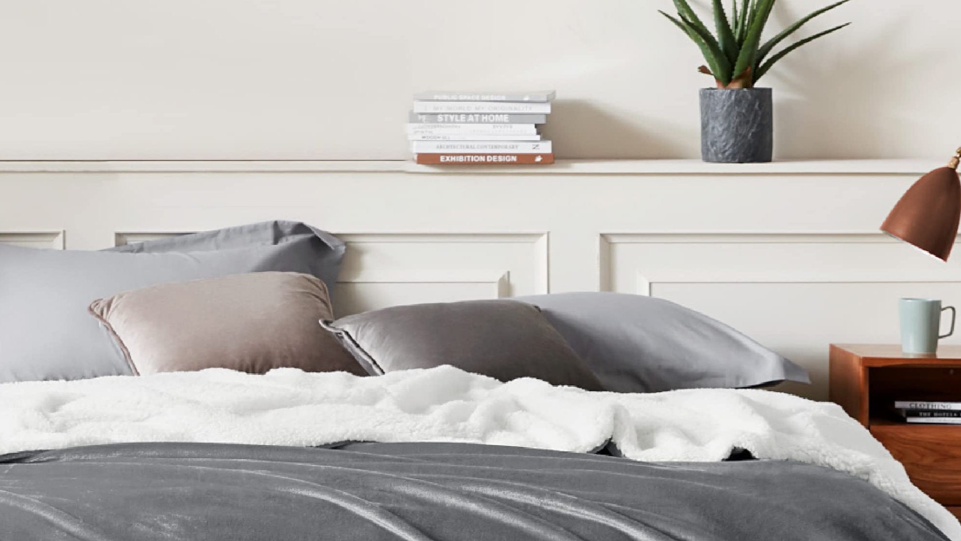 Bedsure Sherpa Fleece Throw Blanket - Fluffy Microfiber Solid Blankets for Bed and Couch Double/Twin Size, Silver Grey, 150x200cm